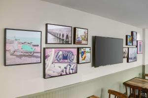 TV a/nebo společenská místnost v ubytování Hampton Inn Key West FL
