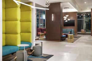 Tru By Hilton Denver Downtown Convention Center的休息区