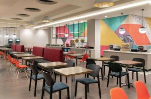 Tru By Hilton Denver Downtown Convention Center餐厅或其他用餐的地方