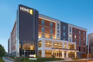 een afbeelding van de voorkant van een zorggebouw bij Home2 Suites By Hilton Omaha Un Medical Ctr Area in Omaha