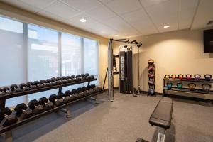 Home2 Suites By Hilton Omaha Un Medical Ctr Area的健身中心和/或健身设施