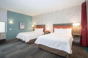 Home2 Suites By Hilton Omaha Un Medical Ctr Area客房内的一张或多张床位