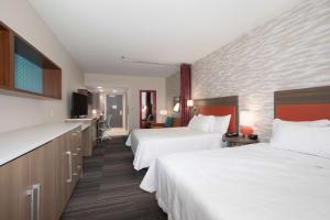 Home2 Suites By Hilton Omaha Un Medical Ctr Area客房内的一张或多张床位