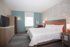 Home2 Suites By Hilton Omaha Un Medical Ctr Area客房内的一张或多张床位