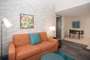 Home2 Suites By Hilton Omaha Un Medical Ctr Area的休息区