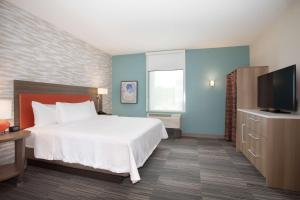 Home2 Suites By Hilton Omaha Un Medical Ctr Area客房内的一张或多张床位