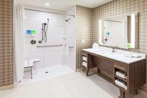 Koupelna v ubytování Home2 Suites By Hilton Abilene, TX