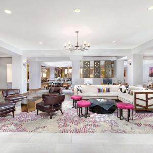Posezení v ubytování DoubleTree by Hilton San Antonio Northwest - La Cantera