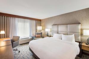 Postel nebo postele na pokoji v ubytování DoubleTree by Hilton San Antonio Northwest - La Cantera