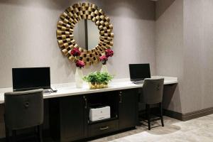 A television and/or entertainment centre at The Axis Moline Hotel, Tapestry Collection By Hilton