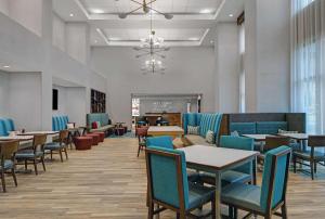 a dining room with tables and chairs and tablesktop at Hampton Inn & Suites Farmers Branch Dallas, Tx in Farmers Branch