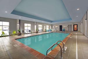 a large swimming pool in a hotel room at Home2 Suites by Hilton Liberty NE Kansas City, MO in Liberty