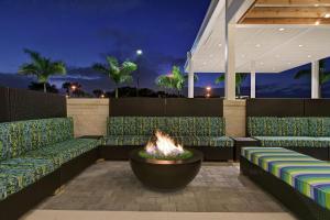 Home2 Suites By Hilton West Palm Beach Airport的休息区