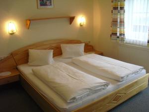 Un pat sau paturi într-o cameră la Haus Viehhauser