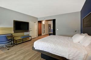 Postel nebo postele na pokoji v ubytování Tru By Hilton Winchester, Va + 21 fotografií