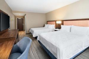 Hampton Inn Clewiston客房内的一张或多张床位