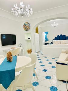 a living room with a white table and chairs at Villa Dei Principi in Positano