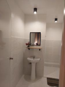 A bathroom at MOHO