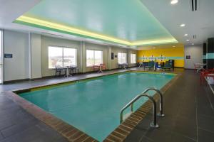 a large swimming pool in a hotel room at Tru By Hilton West Memphis, Ar in West Memphis