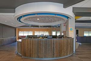 a lobby of a hospital with a reception counter at Tru By Hilton Knoxville West Turkey Creek in Knoxville