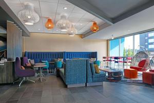 Tru By Hilton Knoxville West Turkey Creek的休息区