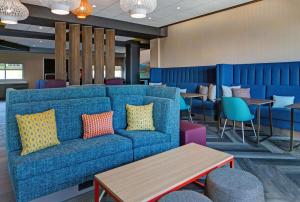 Tru By Hilton Knoxville West Turkey Creek的休息区