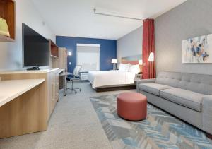 Televiisor ja/või meelelahutuskeskus majutusasutuses Home2 Suites By Hilton Euless Dfw West, Tx