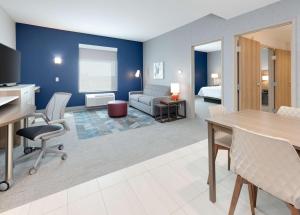 Televiisor ja/või meelelahutuskeskus majutusasutuses Home2 Suites By Hilton Euless Dfw West, Tx