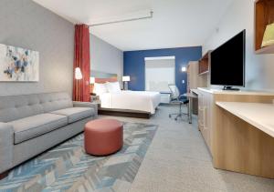 Televiisor ja/või meelelahutuskeskus majutusasutuses Home2 Suites By Hilton Euless Dfw West, Tx