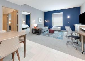 Televiisor ja/või meelelahutuskeskus majutusasutuses Home2 Suites By Hilton Euless Dfw West, Tx