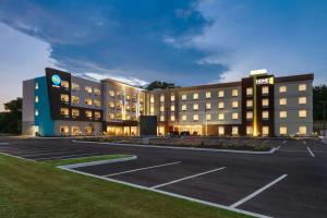 a hotel with a parking lot in front of it at Tru By Hilton Easton in Easton