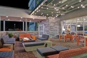 Home2 Suites By Hilton Buckeye Phoenix的休息区