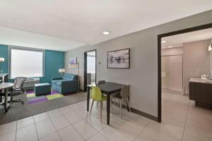 Home2 Suites By Hilton Buckeye Phoenix的休息区
