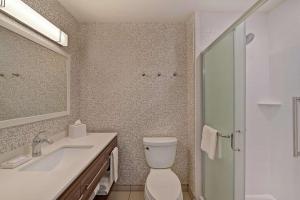 Home2 Suites By Hilton Buckeye Phoenix的一间浴室
