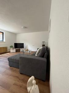 a living room with a couch and a tv at Ferienwohnung Schennach in Obsteig