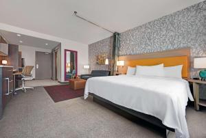 Home2 Suites By Hilton Tracy, Ca客房内的一张或多张床位