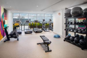 Fitness centrum a/nebo fitness zařízení v ubytování Canopy By Hilton Baltimore Harbor Point - Newly Built