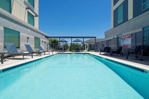 a swimming pool in a building with chairs at Hampton Inn & Suites Gilroy, Ca in Gilroy