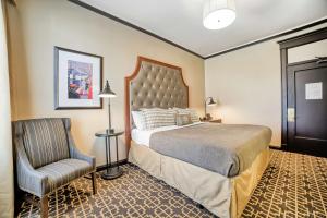 The Peery Salt Lake City Downtown, Tapestry Collection by Hilton客房内的一张或多张床位