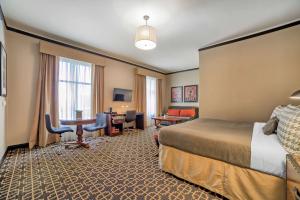The Peery Salt Lake City Downtown, Tapestry Collection by Hilton客房内的一张或多张床位