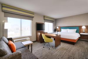 Hampton Inn & Suites Spanish Fork, Ut客房内的一张或多张床位