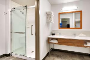 Hampton Inn & Suites Spanish Fork, Ut的一间浴室