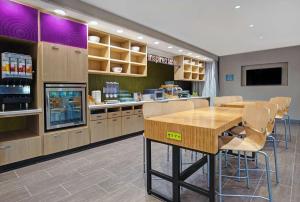 Home2 Suites By Hilton Yuma Pivot Point的厨房或小厨房