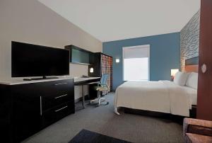 Home2 Suites By Hilton Yuma Pivot Point客房内的一张或多张床位