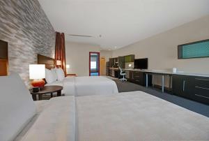 Home2 Suites By Hilton Yuma Pivot Point客房内的一张或多张床位