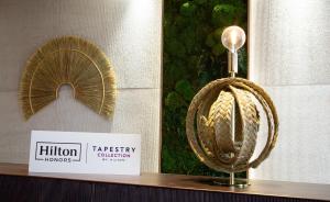 Certyfikat, podpis lub inny dokument wystawiony w obiekcie Atocha Hotel Madrid, Tapestry Collection by Hilton