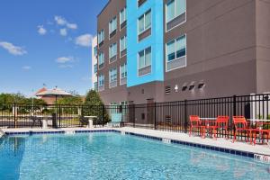 a swimming pool in front of a building at Tru By Hilton Prattville in Prattville