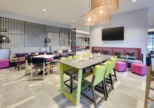 Homewood Suites By Hilton Irvine Spectrum Lake Forest的休息区