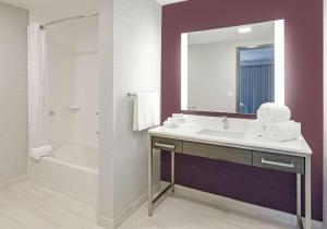 Homewood Suites By Hilton Irvine Spectrum Lake Forest的一间浴室