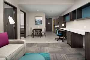 Posezení v ubytování Home2 Suites by Hilton Denver Central Park